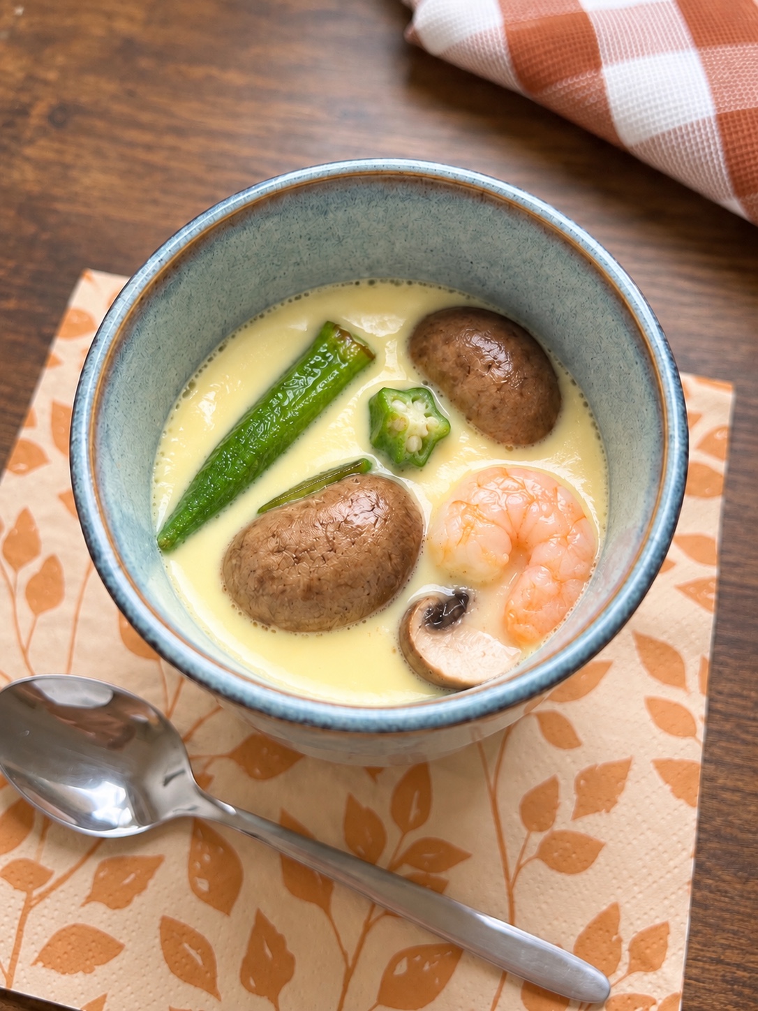 Chawanmushi mit Okra, Champignon und Garnelen