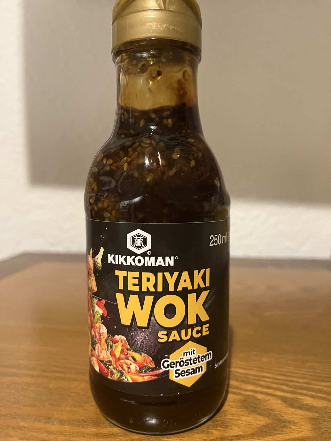 Kikkoman Teriyaki Wok Sauce mit geröstetem Sesam