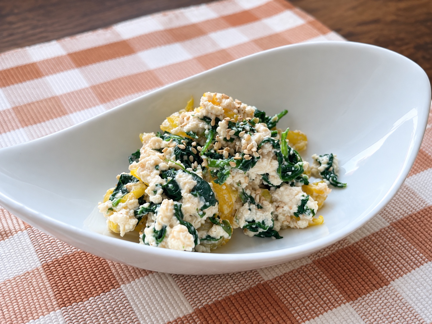Spinach and yellow bell pepper shiraae with tofu and sesame