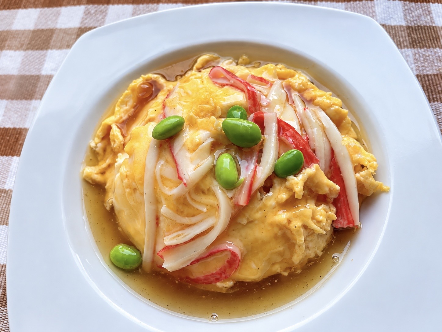 Tenshinhan with fluffy egg, surimi, sweet-sour sauce and edamame